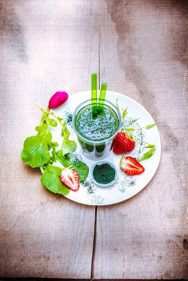 Smoothie com folhas de rabanete, morango, banana e leite de amêndoa - Receita Perfectmix + | Moulinex