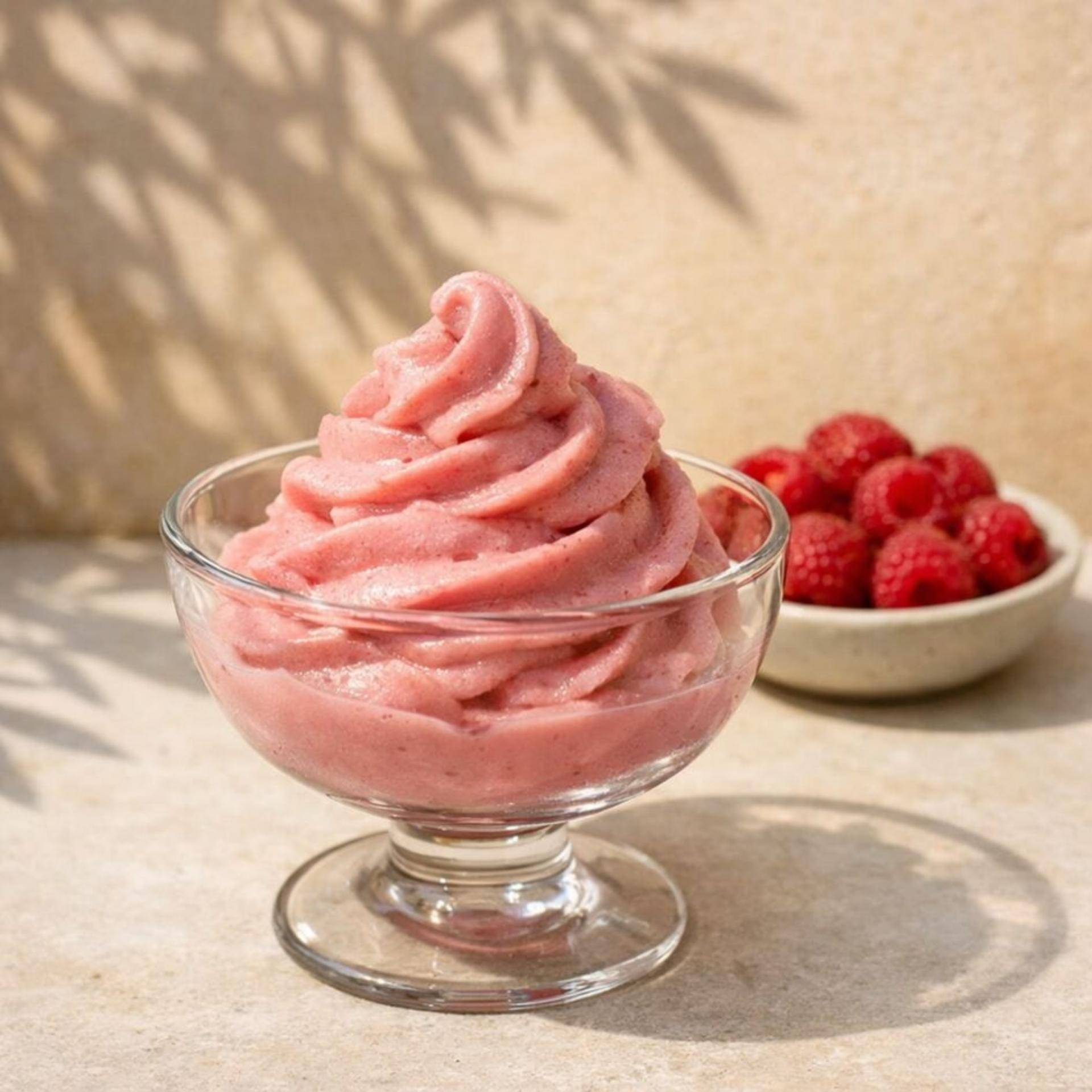 Frozen yogurt de framboesas e rosas - Receita Freezi | Moulinex