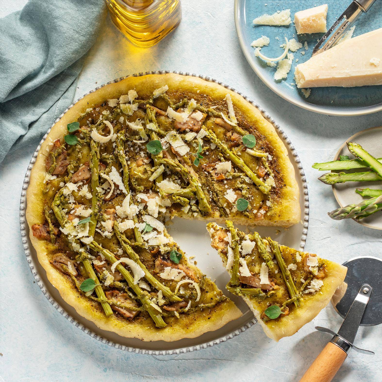 Pizza Primavera com pesto, frango e espargos verdes - Receita Easy Fry XL Surface | Moulinex