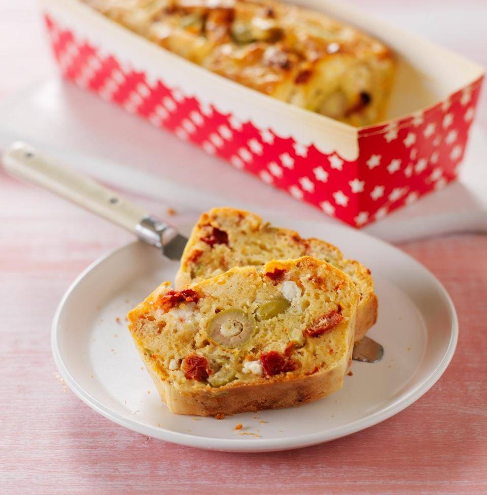 Bolo de tomate seco, azeitonas e queijo feta - Receita Companion | Moulinex