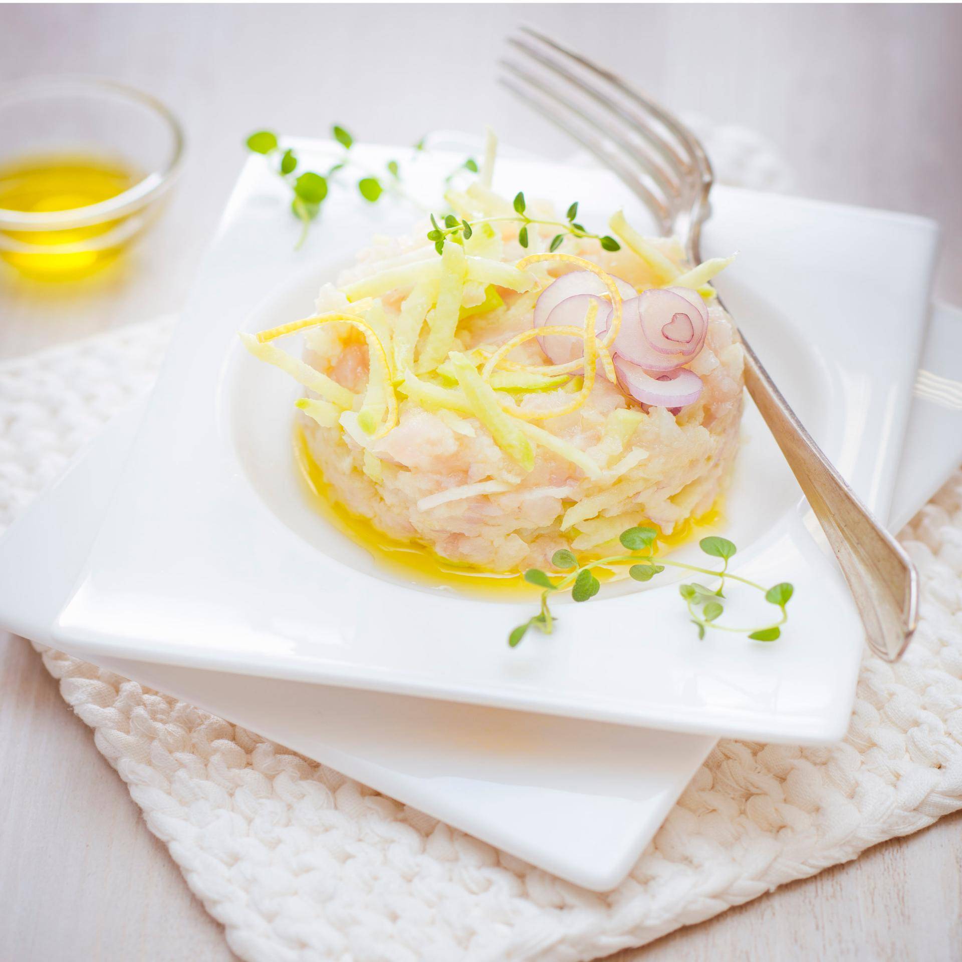 Tártaro de robalo, rabanete branco e cebola roxa - Receita Companion Connect | Moulinex