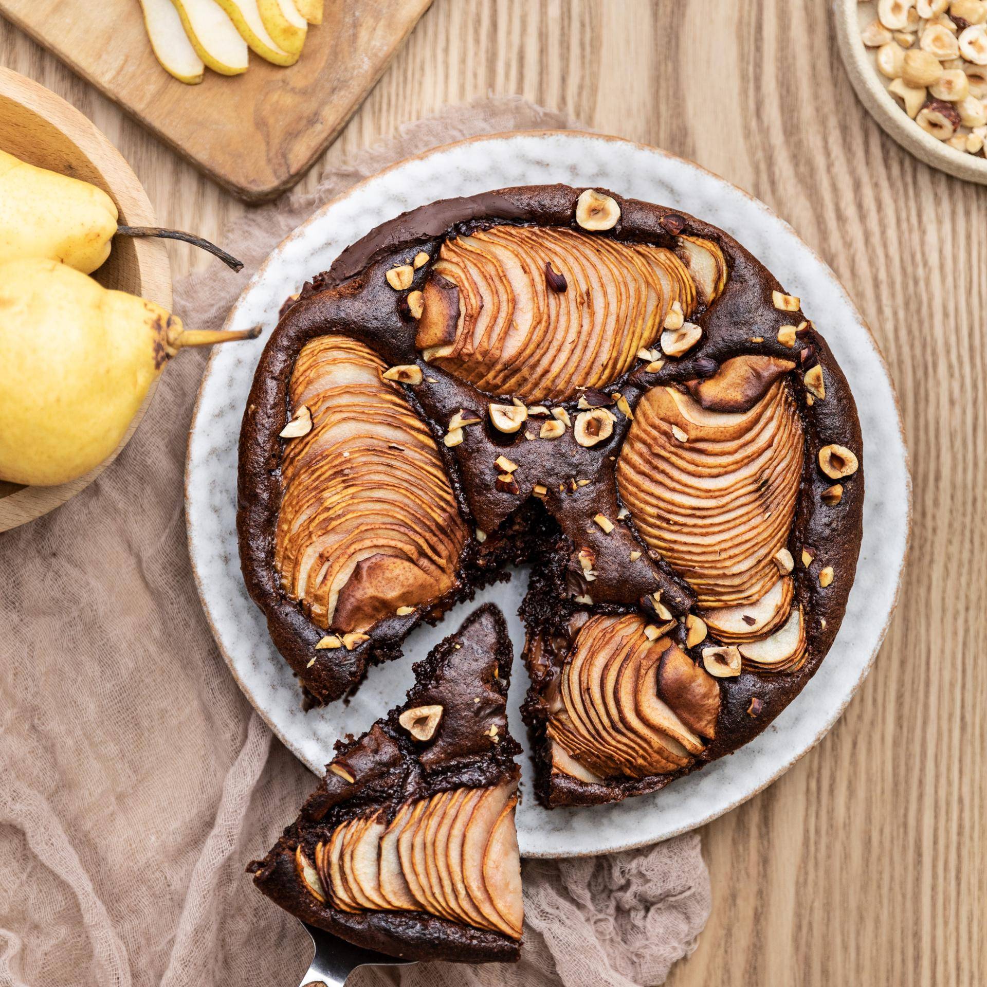 Bolo de chocolate sem glúten com pera e avelã - Receita undefined | Moulinex