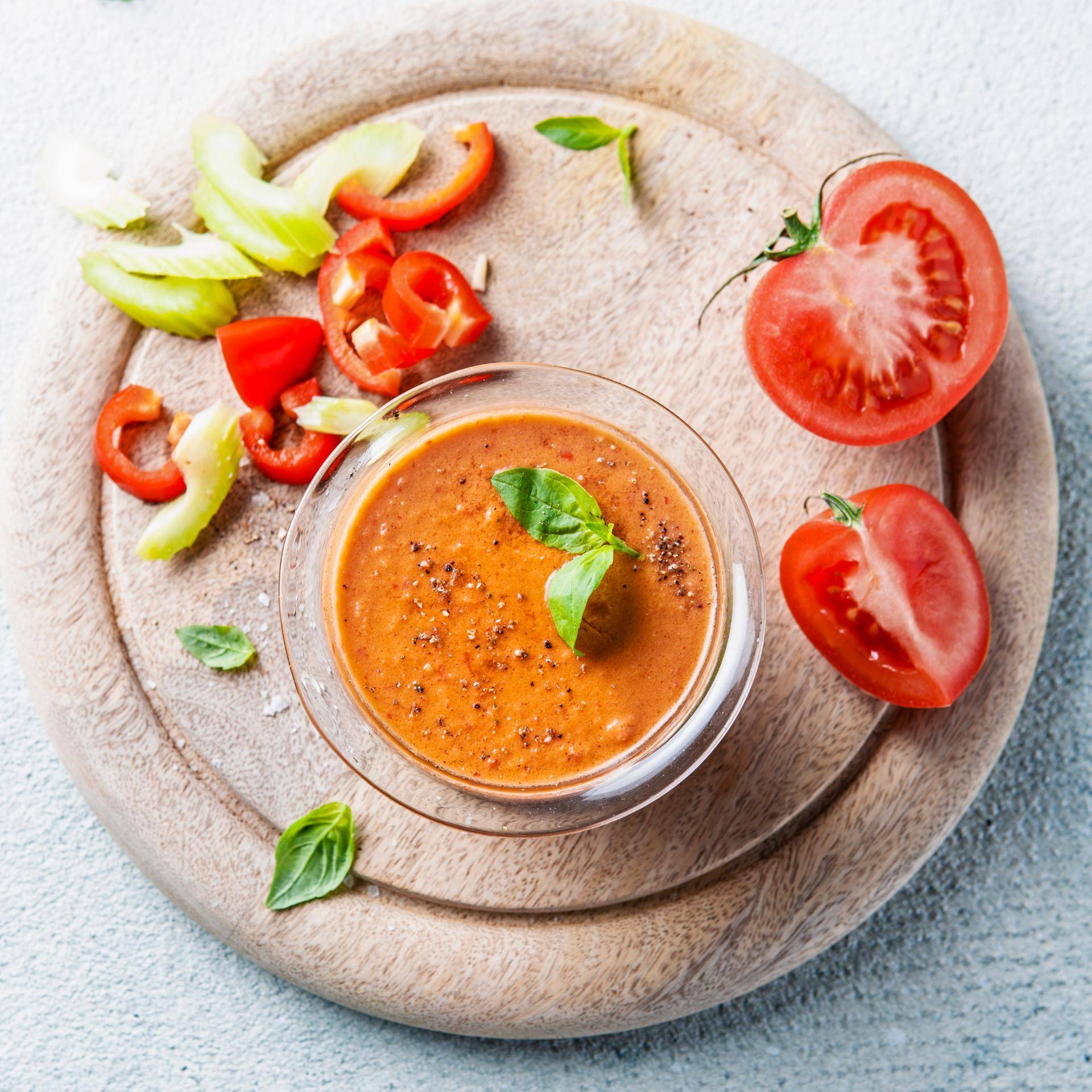 Gaspacho de tomate e erva-príncipe - Receita undefined | Moulinex