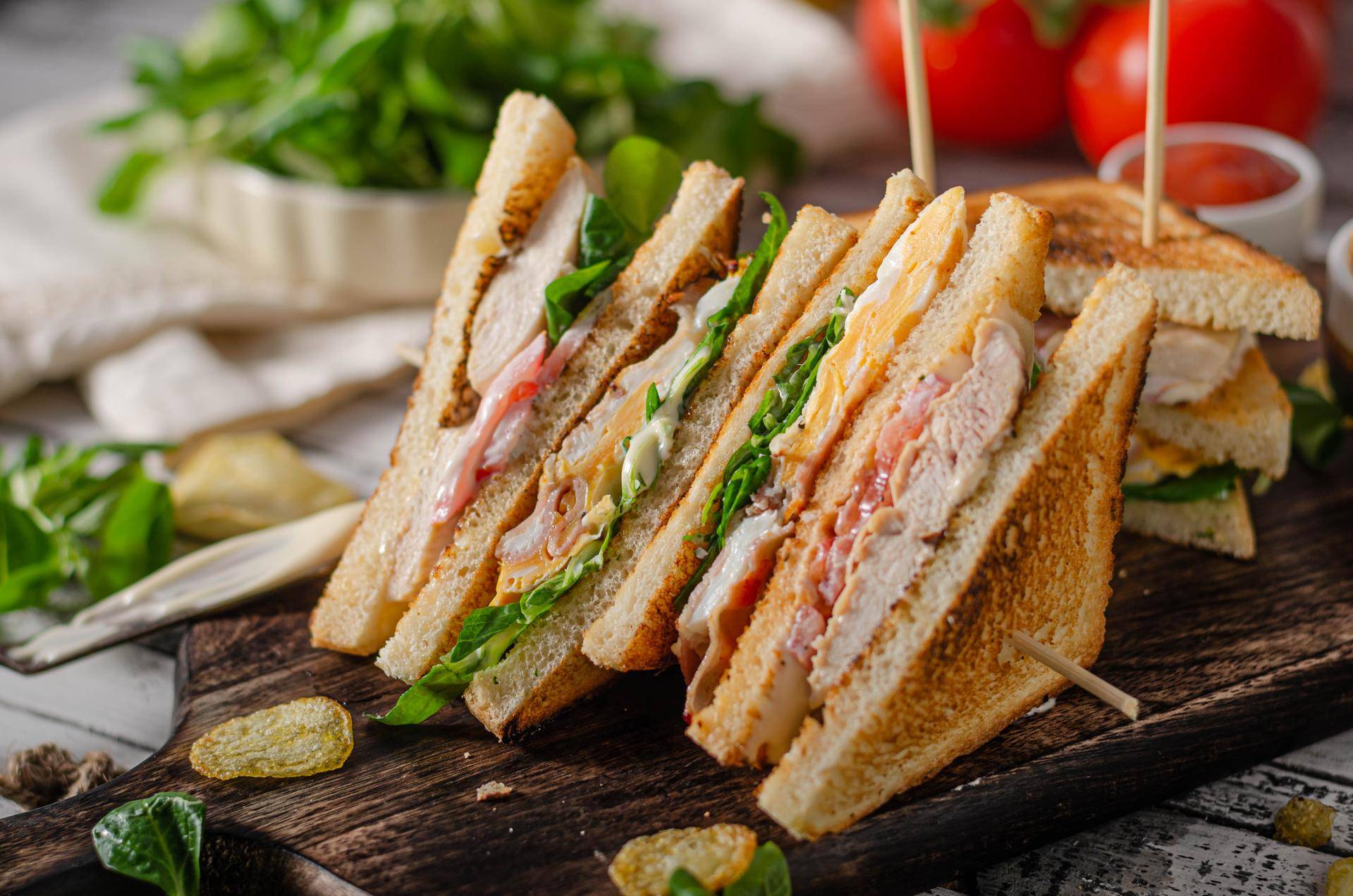 Club sandwich de peru tostado e ovo estrelado - Receita EASY FRY & GRILL 2 in 1 MECHANICAL | Moulinex