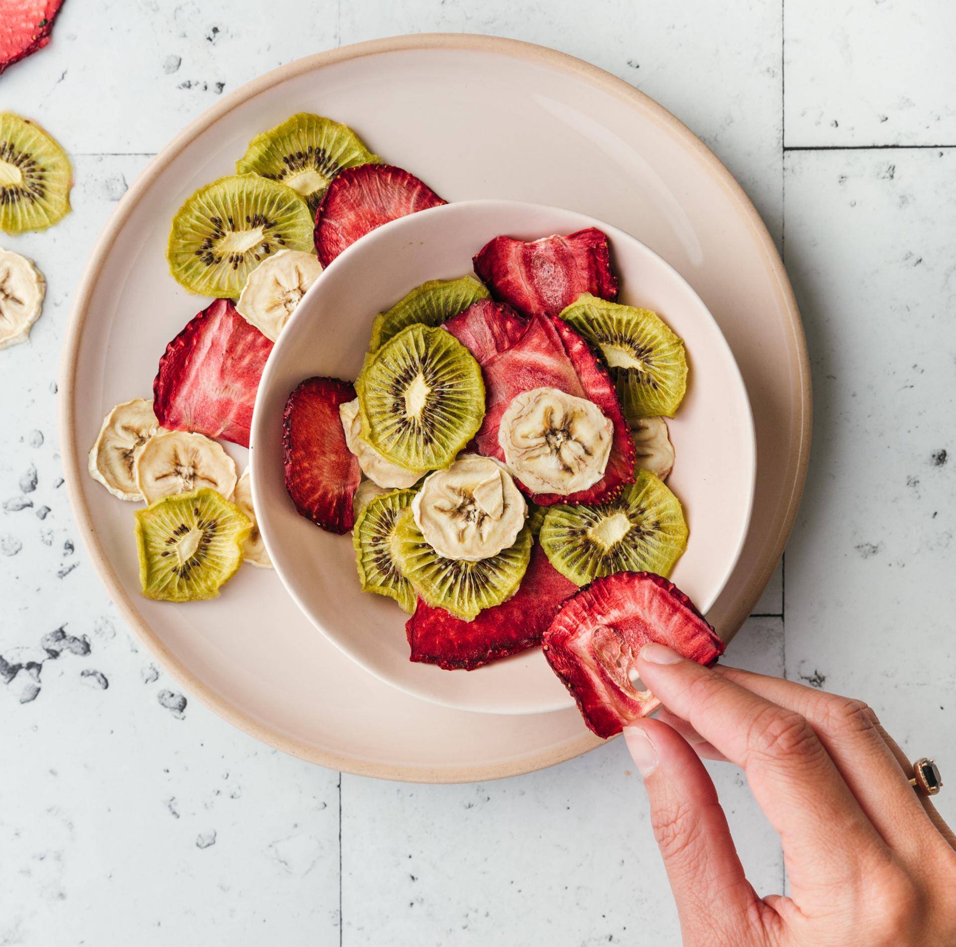 Mistura de banana, kiwi e morangos desidratados - Receita EASY FRY & GRILL 2 in 1 DIGITAL | Moulinex