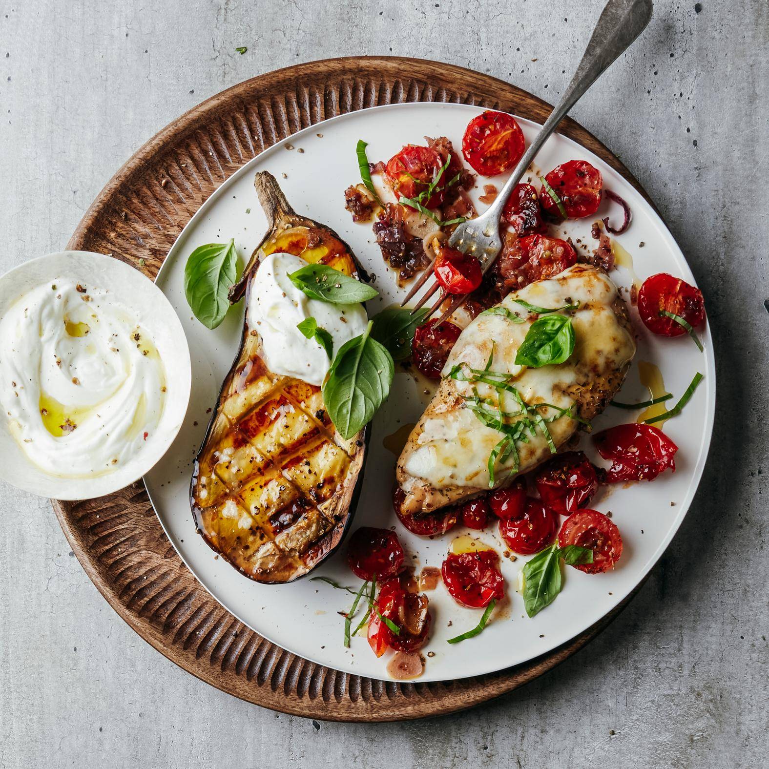 Beringela grelhada com iogurte e frango gratinado com mozzarella - Receita OptiGrill 2in1 | Moulinex