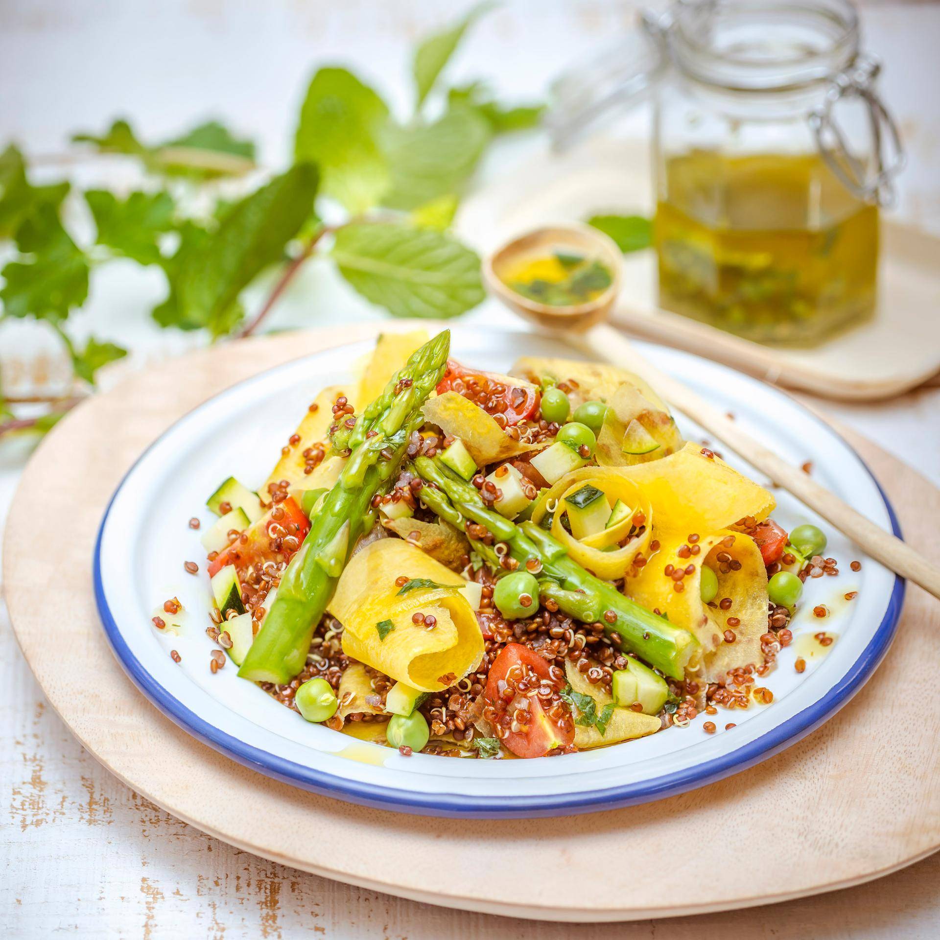 Salada de quinoa vermelha, legumes e molho vinagrete com hortelã - Receita Companion Connect | Moulinex