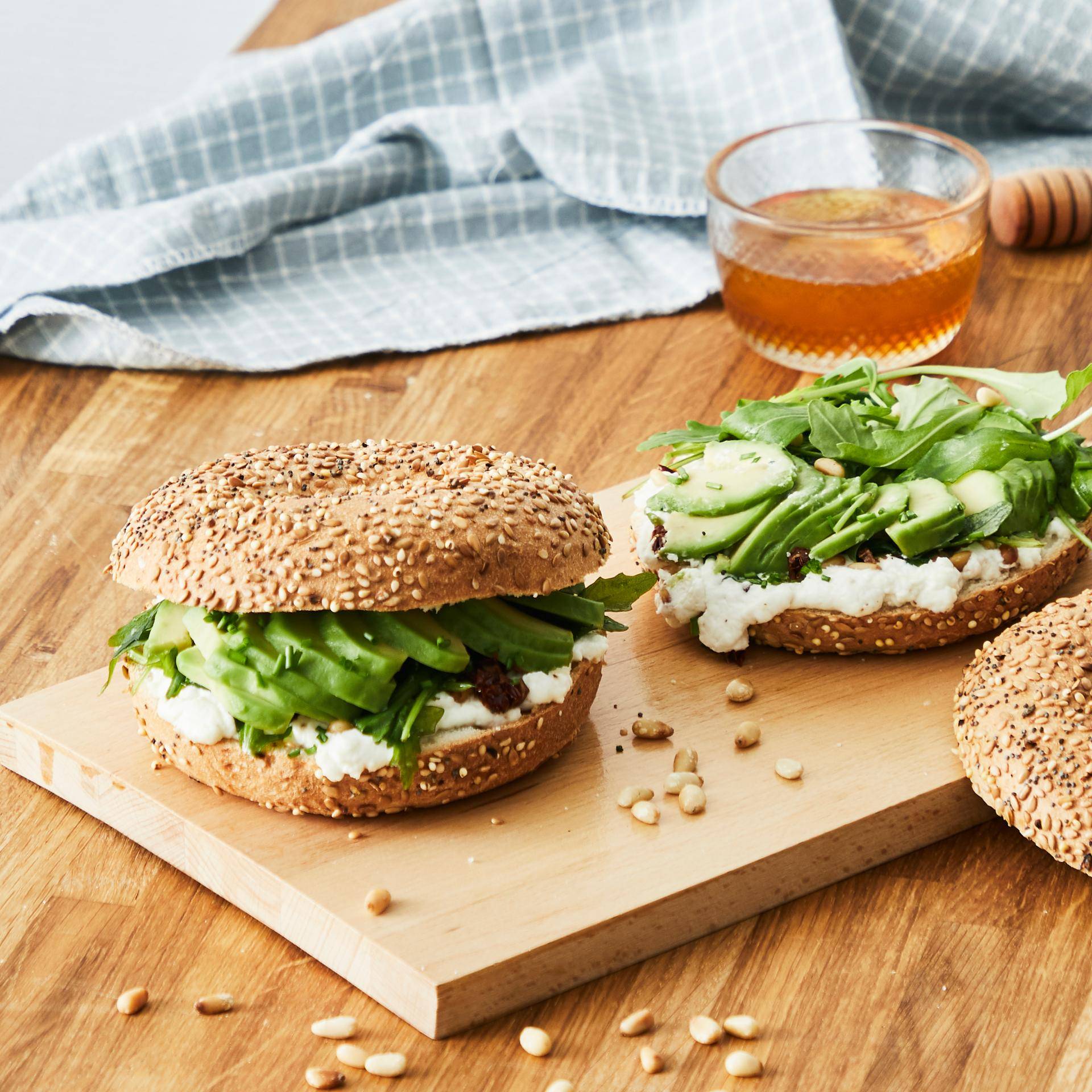 Bagels vegetarianos com queijo de cabra e mel - Receita undefined | Moulinex