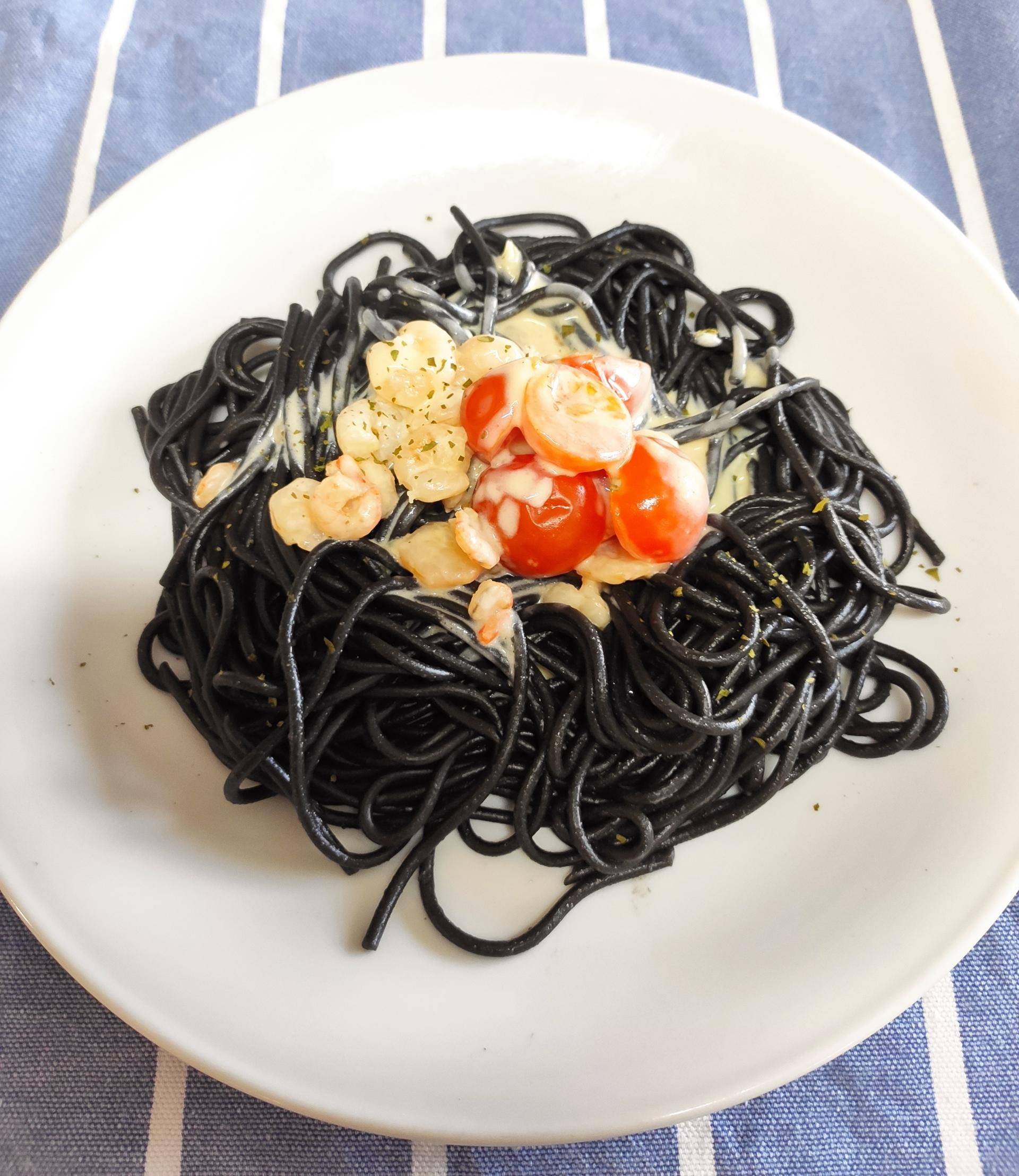Esparguete Preto com Tomate-cereja e Camarão - Receita Companion Connect XL | Moulinex