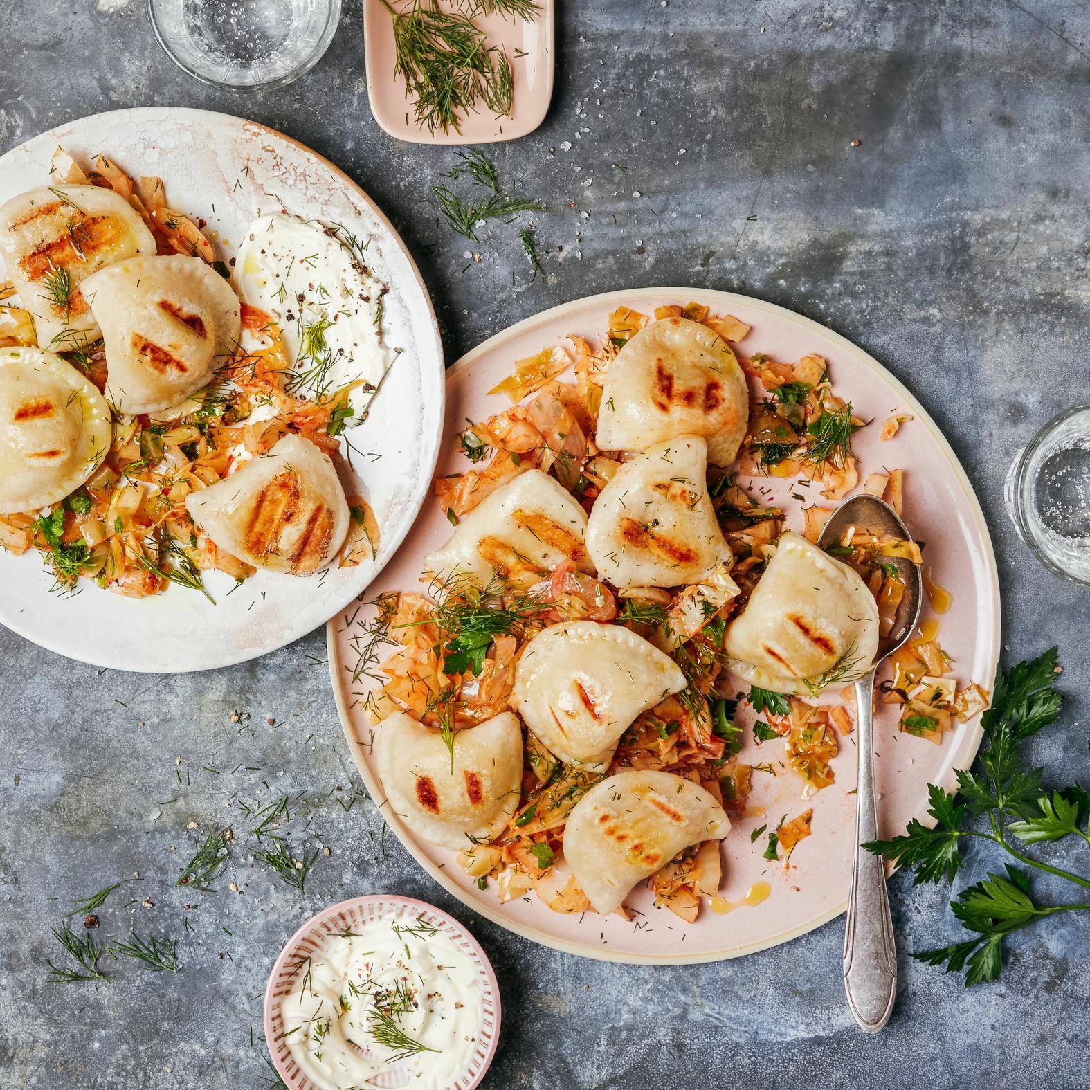 Pierogies (pasteis cozidos) grelhados com couve refogada - Receita OptiGrill 2in1 | Moulinex