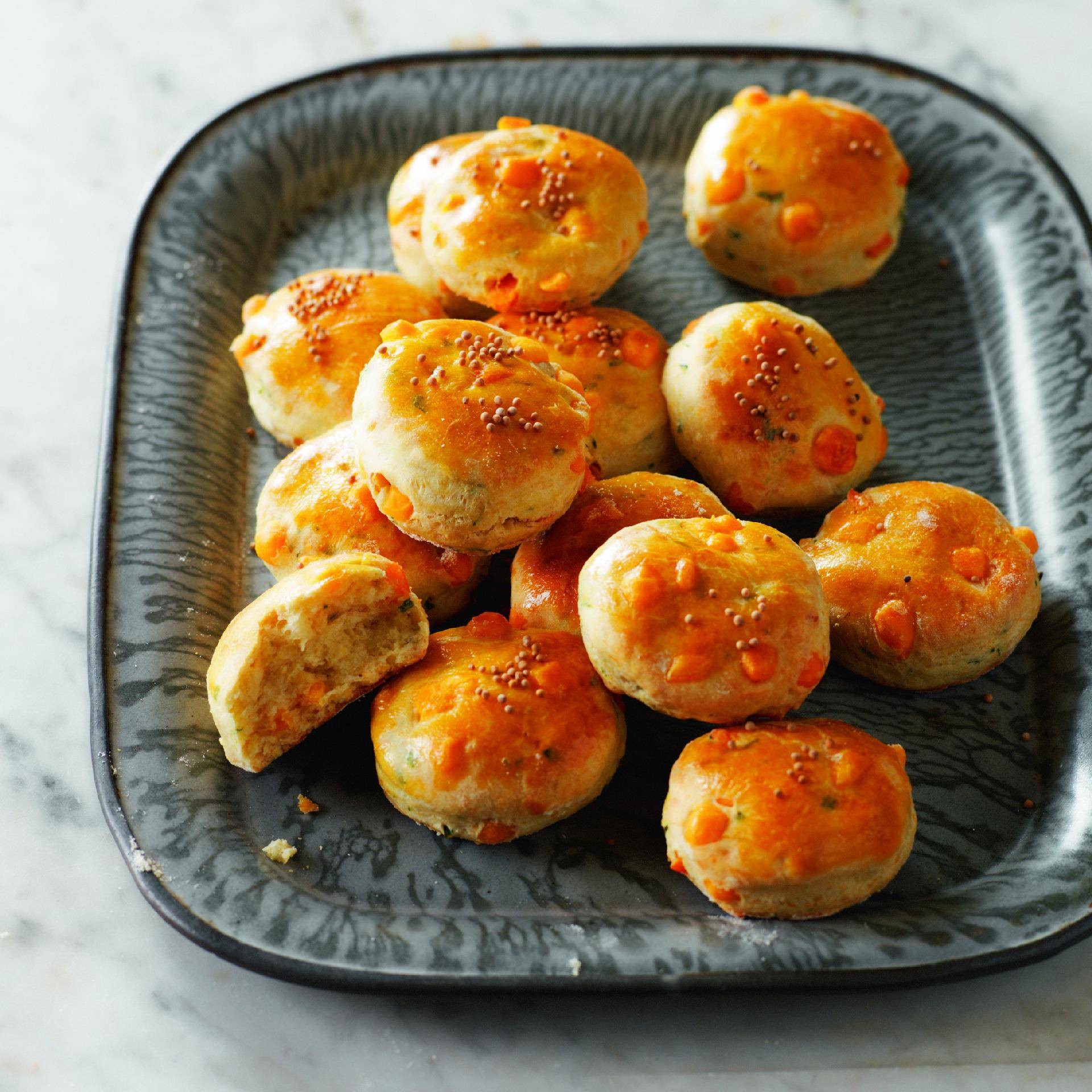 Scones com cheddar e cebolinho - Receita Companion | Moulinex