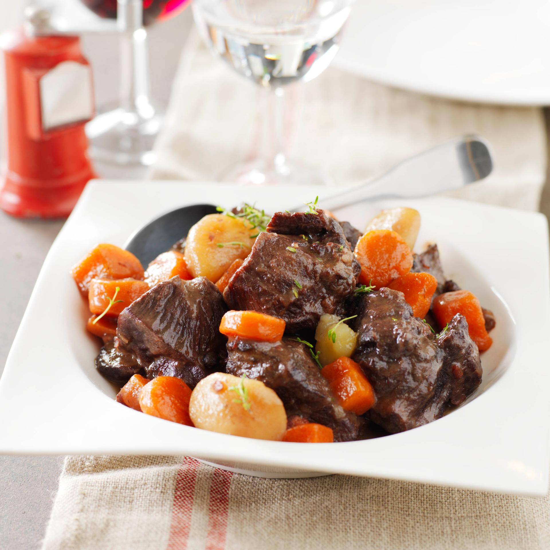 Bochecha de vaca com vinho tinto e legumes de inverno - Receita Companion | Moulinex