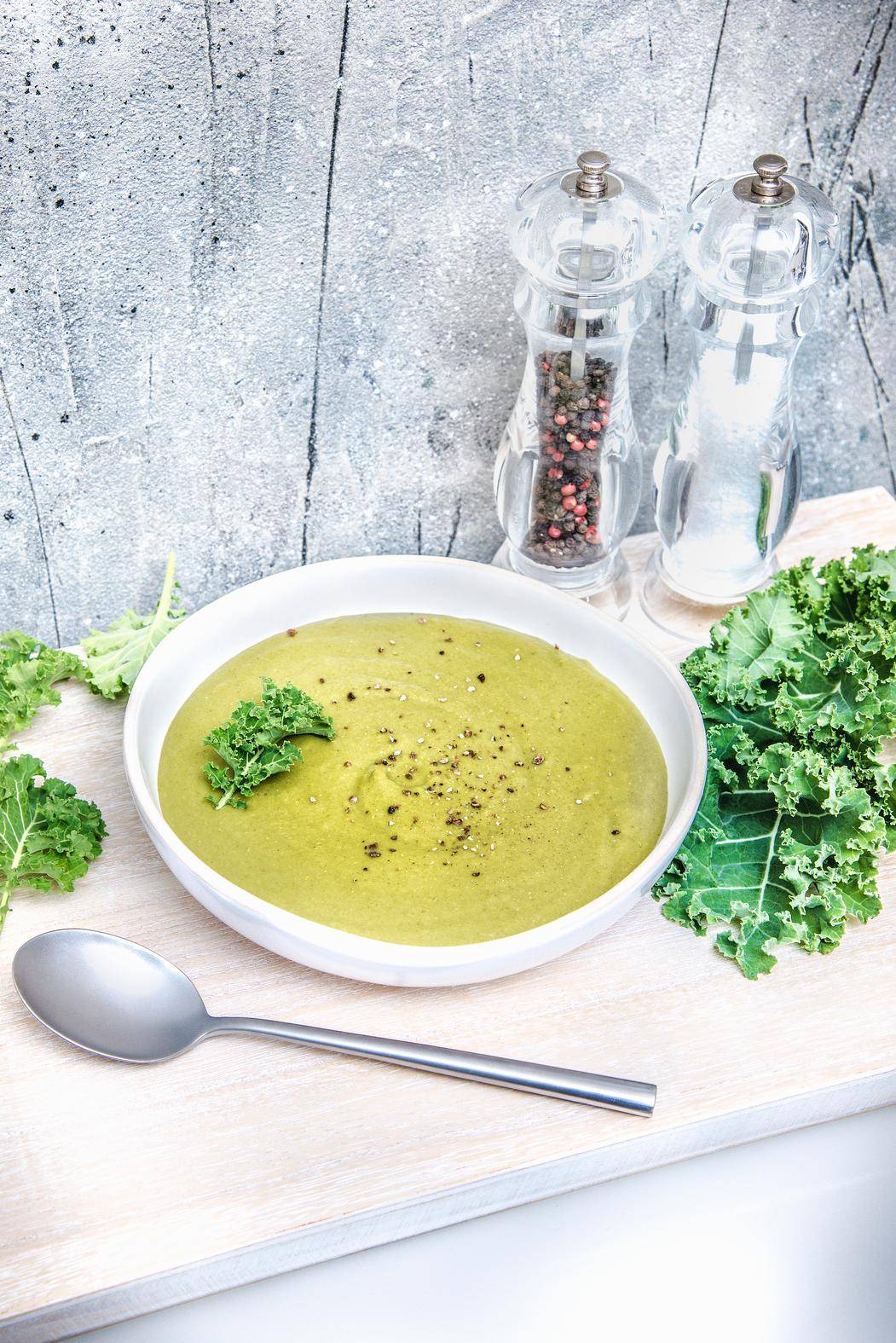 Soupe détox au chou kale, pois cassés et tofu - Receita Companion | Moulinex