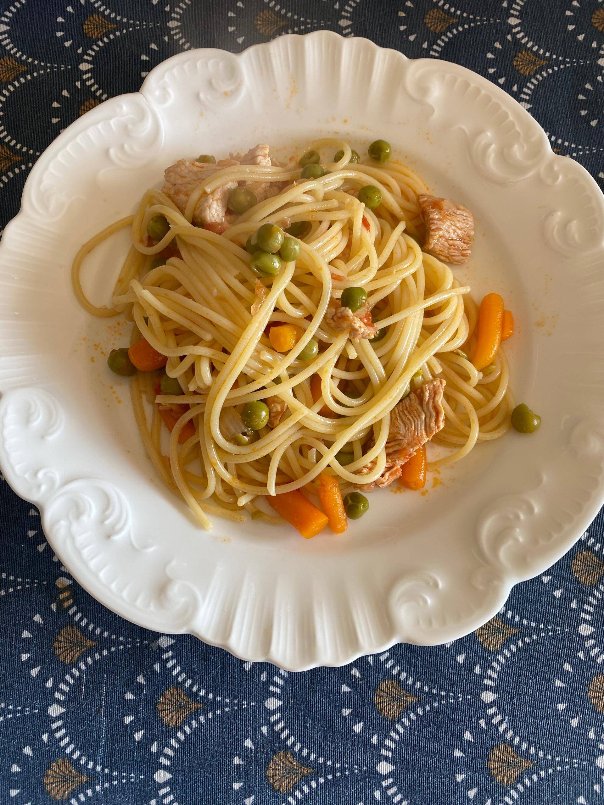 Esparguete com peito de peru, ervilhas e cenoura - Receita Companion Connect | Moulinex