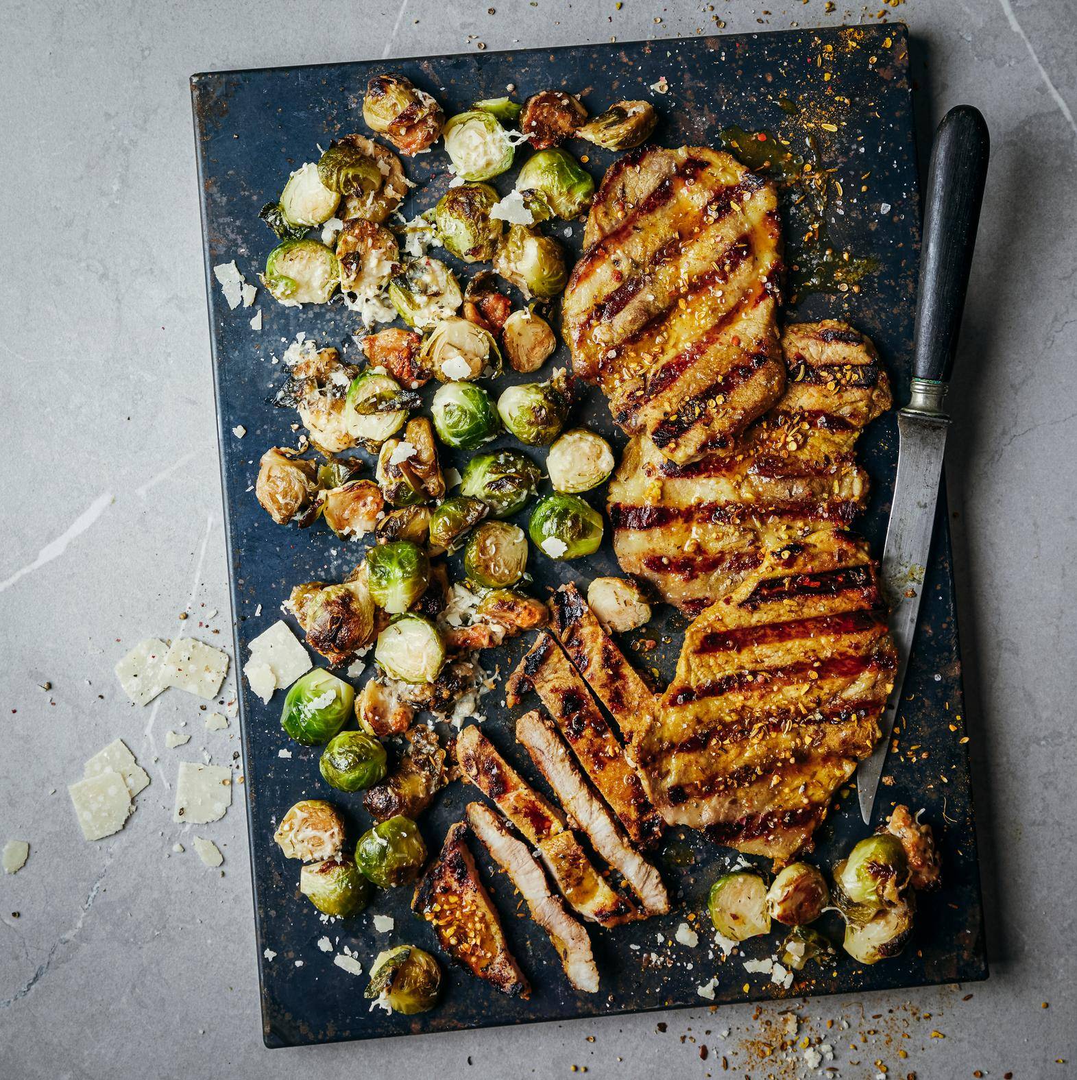 *Grilled pork loin and Brussels sprouts with parmesan - Receita OptiGrill 2in1 XL | Moulinex